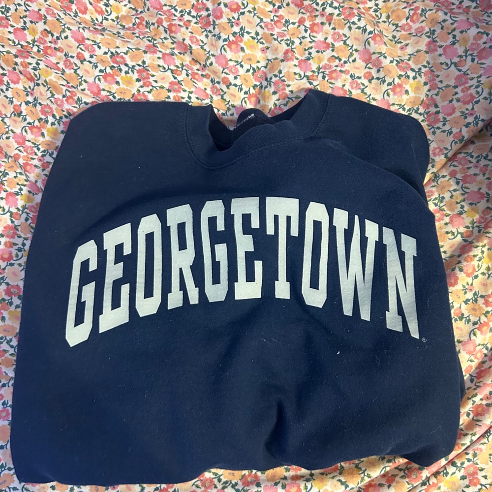 Brandy melville georgetown crewneck so cute and simple